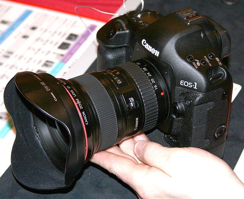 Illustration for article titled PMA 07: Canon EOS-1D Mark III Hands-On
